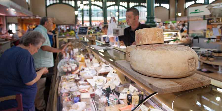 fromage-cheese-halles-market-lourdes-camino-de-santiago-caminoways